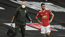 Bruno Fernandes (vpravo) z Manchesteru United v lékaské péi