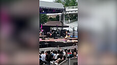 Na pilotním koncert� zahráli Chinaski pro 2000 lidí