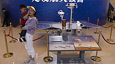 Model marsovské pojízdné laboratoe u-ung v ivotní velikosti na výstav...