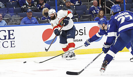 Radko Gudas z Floridy stílí pi utkání proti Tamp.