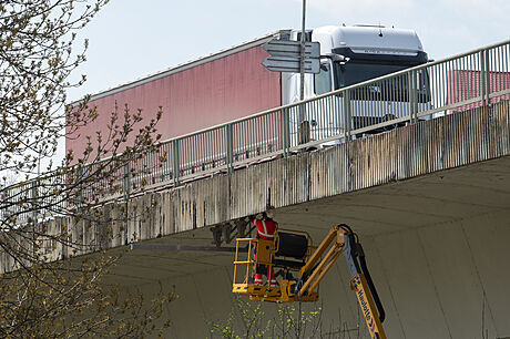 Stavební firma zaala koncem dubna s pípravami na rekonstrukci Nového mostu v...