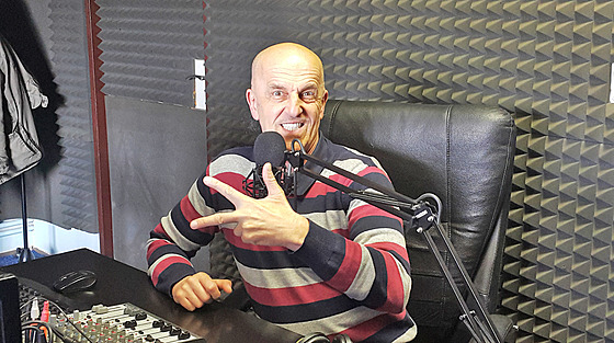 Miroslav Veteka ve studiu rádia Generis.