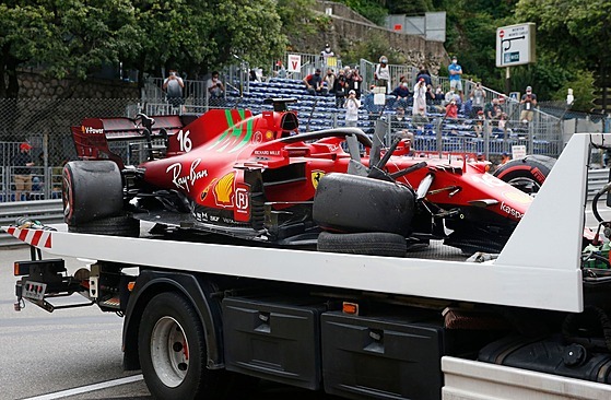 Leclercovo Ferrari po nárazu