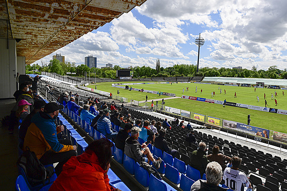 Výhled z hradeckého stadionu bhem utkání domácích proti Líni