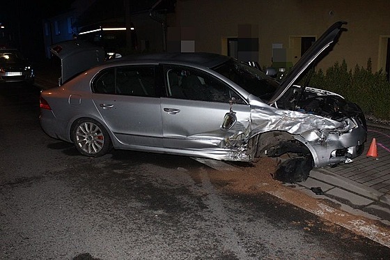 Mladík v autě Škoda Superb havaroval na Olomoucku. Policisté zjistili, že byl...