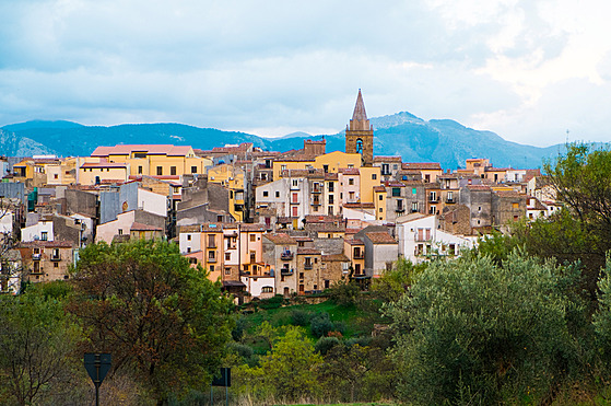 I malebné sicilské msteko Castelbuono donedávna zaívalo exodus obyvatel....