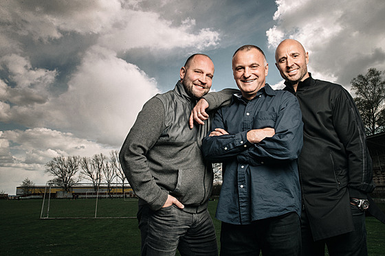 Legendární spoluáci Chodili do jedné tídy, spolu vyhráli i olympijské Nagano: Jií légr, Robert Reichel a Martin Ruinský (zleva)