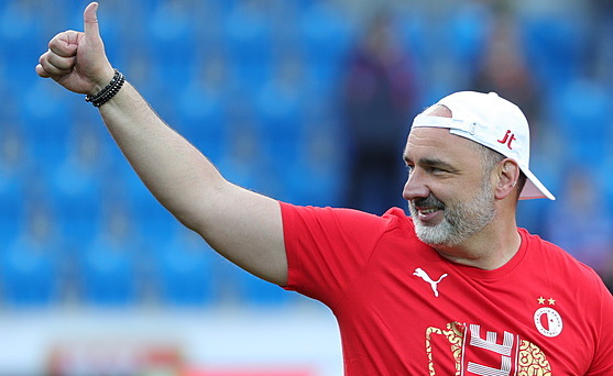 Slávistický trenér Jindich Trpiovský se raduje po triumfu v eském poháru.