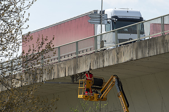 Stavební firma začala koncem dubna s přípravami na rekonstrukci Nového mostu v...