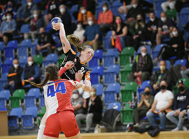 Házenkářky Mostu v interlize potřetí v řadě prohrály, nestačily na Slavii