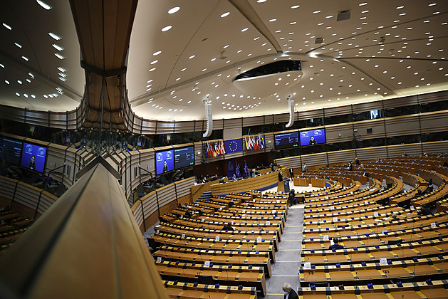 V europarlamentu řeší legionellu už léta, poslanci se myjí studenou vodou