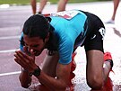 Dojatý panlský bec Mohammed Katir vítzí v závod na 5000 metr na mítinku...