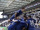 Fotbalisté Chelsea se radují z gólu ve finále Ligy mistr.
