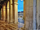 Tradin nejvíc vytíená je v Benátkách trasa od slavného mostu Rialto k...