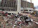 Stava�i na�li p�i p�estavb� hotelu InterContinental tuny azbestu. (25. kv�tna...