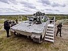 Obrnnec CV90 zkouek funkních vzork BVP pro Armádu R ve vojenském prostoru...