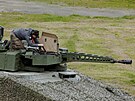 Obrnnec Lynx bhem zkouek funkních vzork BVP pro Armádu R ve vojenském...
