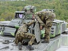 Obrnnec CV90 bhem zkouek funkních vzork BVP pro Armádu R ve vojenském...
