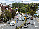 Ulic� V Hole�ovi�k�ch denn� projede a� sto tis�c aut denn�. (21.5.2021)