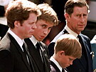 Charles Spencer, princ William, princ Harry a princ Charles na pohbu princezny...