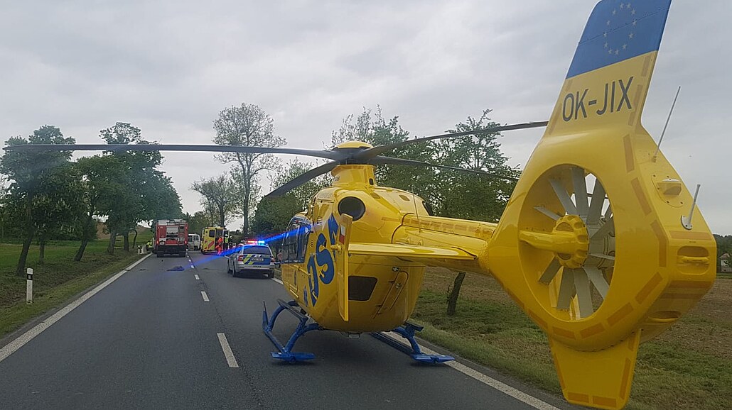 Osobní auto nedalo přednost kamionu, zemřel senior i jeho spolujezdkyně