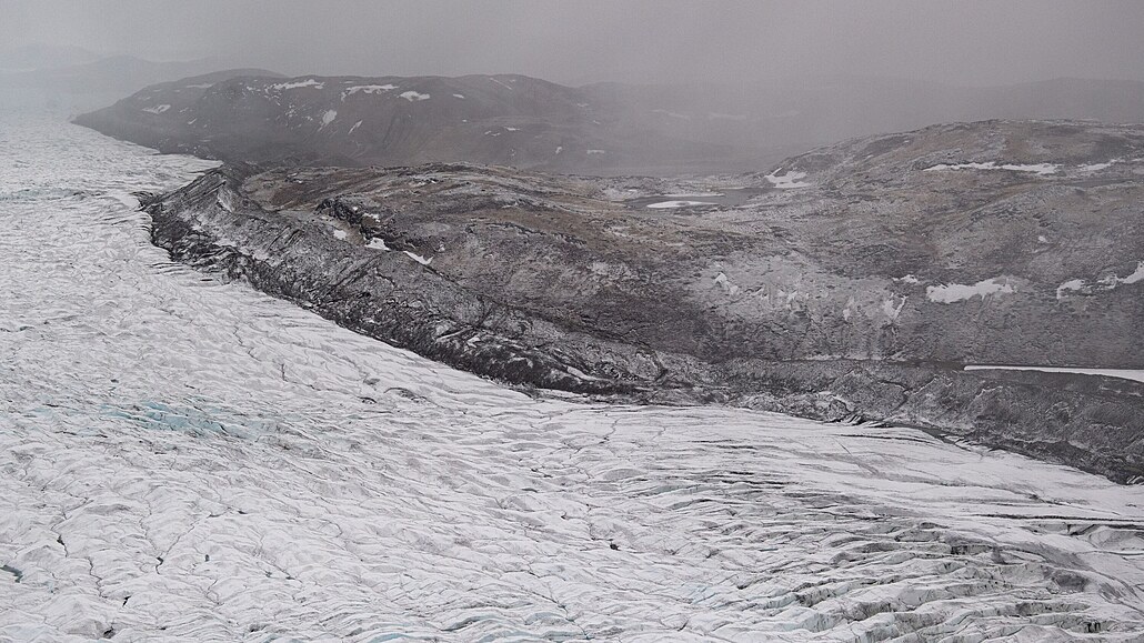 Ustupující ledovec poblí msta Kangerlussuaq v Grónsku (kvten 2021)
