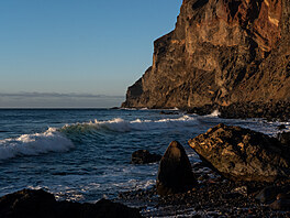 Playa del Inglés na ostrov La Gomera. Ve dnech, kdy se esko potýkalo s tisíci...