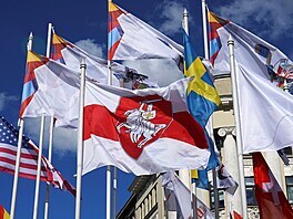 V lotyšské Rize během mistrovství světa vlaje místo oficiální běloruské vlajky...