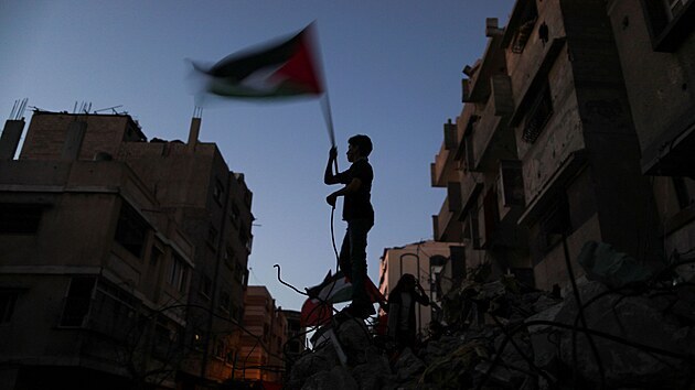 Palestinsk chlapec na mst izraelskho nletu v Gaze (23. kvtna 2021)