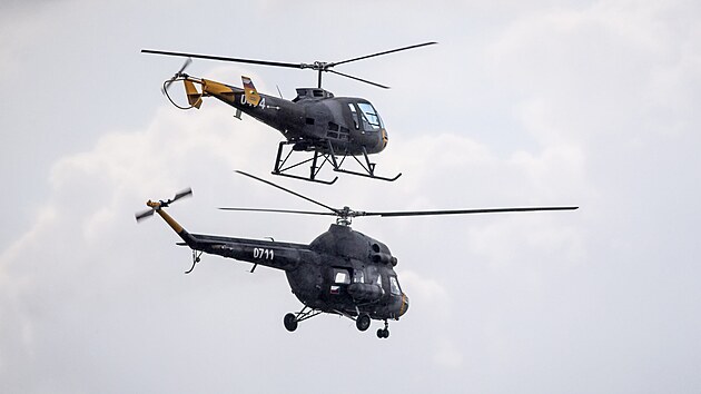 Na Aviatické pouti byly k vidění i vrtulníky. (29. května 2021)