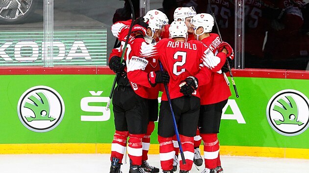 Švýcarští hokejisté se radují z obratu v utkání s Českem