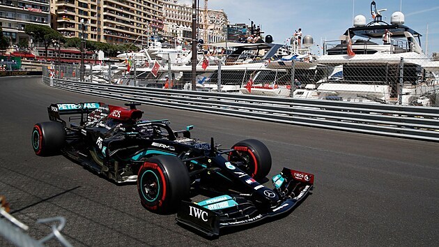 Lewis Hamilton z Mercedesu pi Velk cen Monaka