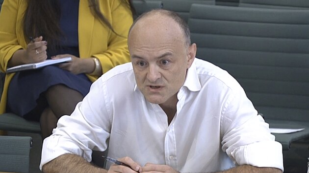 Dominic Cummings elil v britskm parlamentu otzkm ohledn vldn reakce na epidemii. (26. kvtna 2021)