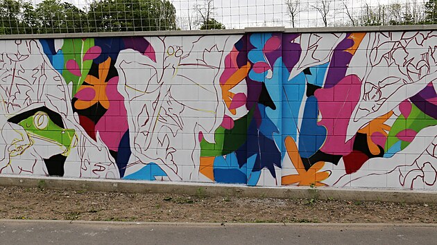 Dílo známého streetartového výtvarníka Dmitrije Proškina, který pracuje pod uměleckým jménem ChemiS. ozdobí betonovou zeď u žateckého fotbalového stadionu Slavoj.