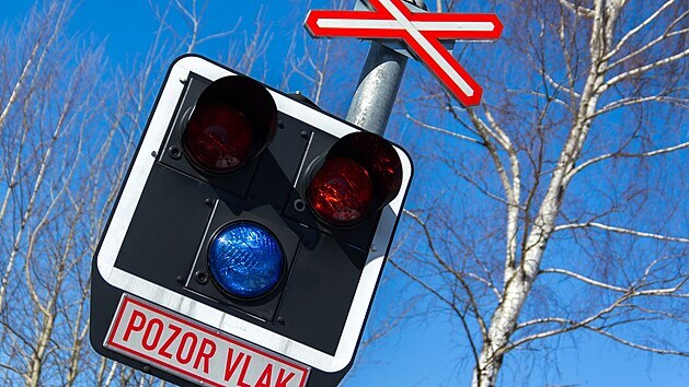 Vlak srazil u Havlíčkova Brodu na přejezdu ženu, zraněním podlehla