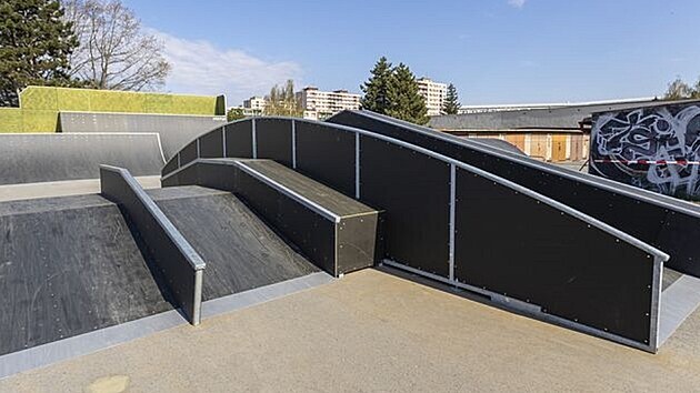 Nový skatepark v Kroměříži otevřelo město na místě vyhořelého areálu v Obvodové ulici. Obnova vyšla na 3,2 milionu.