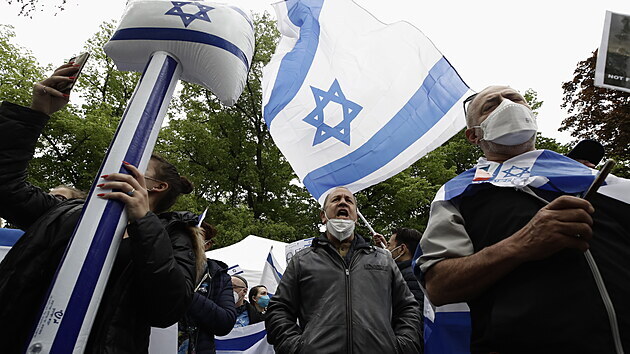 Nsilnosti mezi Izraelem a Hamsem eskalovaly nejvce od posledn vlky v roce 2014. Souasnm bojm mezi Izraelem a Hamsem pedchzely stety mezi Palestinci a izraelskou polici na jeruzalmsk Chrmov hoe, j muslimov kaj Harm a-arf. Hams vyzval izraelskou policii, aby se z Chrmov hory a nedalek vchodojeruzalmsk tvrti ajch Darrh sthla. Ve tvrti hroz vysthovn nkolika palestinskch rodin, do jejich domov se chtj nasthovat izraelt osadnci. Po nesplnn ultimta Hams zaal na Izrael odpalovat rakety. (21. kvtna 2021)