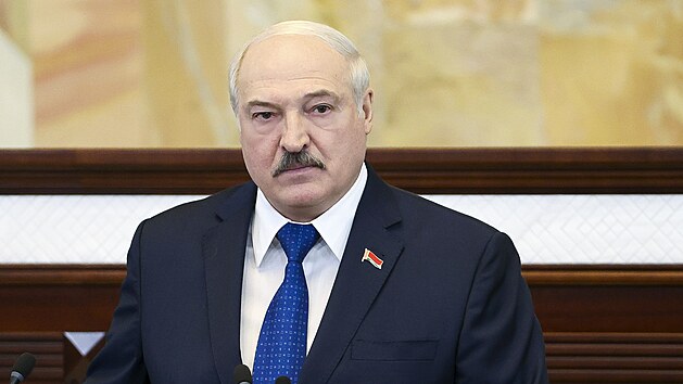 Blorusk prezident Alexandr Lukaenko se ped parlamentem vyjaduje ke kauze unesenho letadla s unesenm opozinm novinem. (26. kvtna 2021)