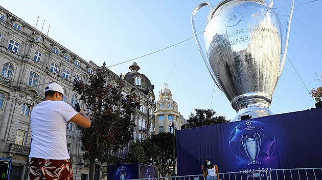 Djitm finle Ligy mistr, do kterho postoupily Manchester City a Chelsea, se na posledn chvli stalo Porto.