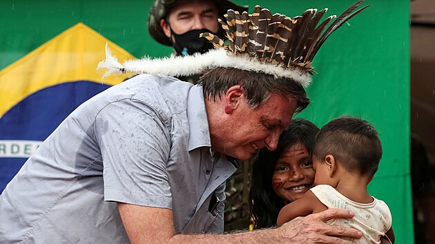 Brazilsk prezident Jair Bolsonaro navtvil indiny ve stt Amazonas. (27. kvtna 2021)
