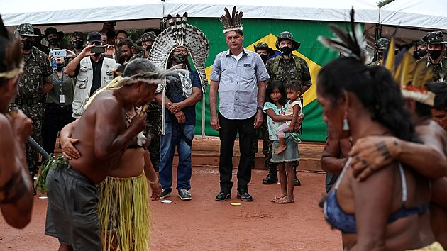 Brazilsk prezident Jair Bolsonaro navtvil indiny ve stt Amazonas. (27. kvtna 2021)