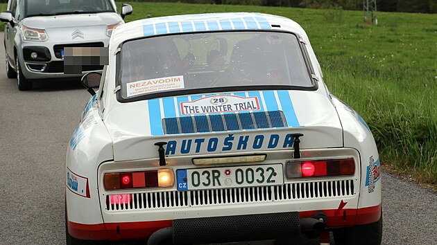 Řidič citroënu bránil u obce Lužná v průjezdu vozům Rallye Český Krumlov Revival a Czech New Energies Rallye.
