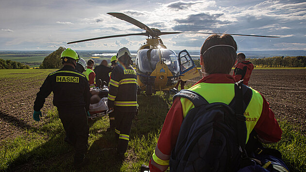 Nehoda motork��e a dvou vozidel v N�chod�, v���sti Bra�ec. (19. 5. 2021)