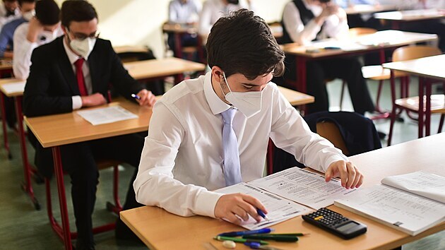 Studenti na střední průmyslová škola Zlín dnes skládali písemné maturitní zkoušky. (24. května 2021)