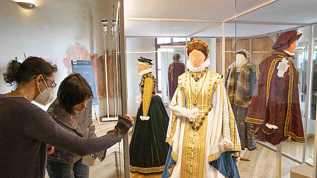 V nově opravených prostorách pardubického zámku bude výstava Pernštejnské ženy a Evropa k vidění až do října. (květen 2021)