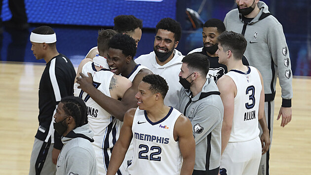 Radost basketbalist Memphis Grizzlies po postupu do play off.