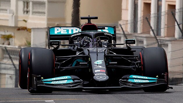 Lewis Hamilton v kvalifikaci na Velkou cenu Monaka formule 1.