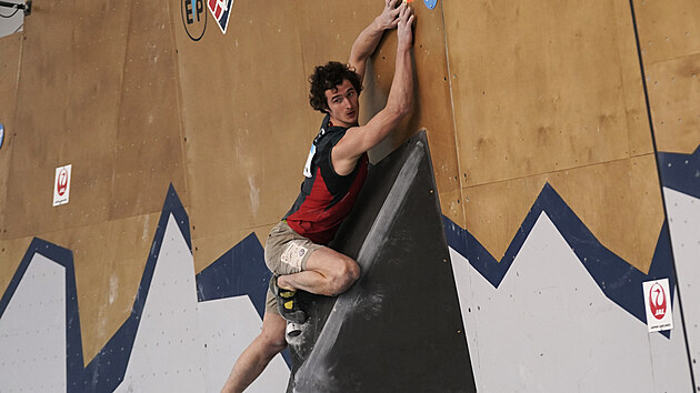 esk lezec Adam Ondra  v zvod v boulderingu v Salt Lak City.