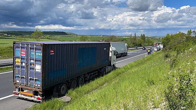 Na D7 u Buštěhradu srazil kamion chodce. (20.5.2021)