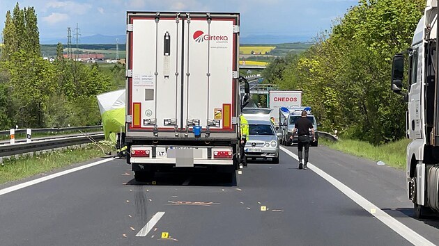 Na D7 u Buštěhradu srazil kamion chodce. (20.5.2021)